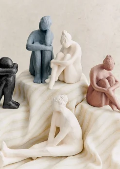 Sculpture Guénolée Courcoux - Femme Assise Grand Modèle