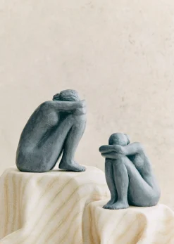 Sculpture Guénolée Courcoux - Femme Assise Grand Modèle